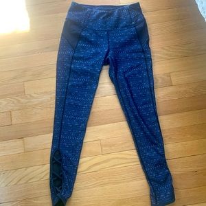 Blue Calia (Carrie Underwood) workout leggings